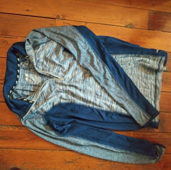 Workout pullover top - Picture 3 of 4